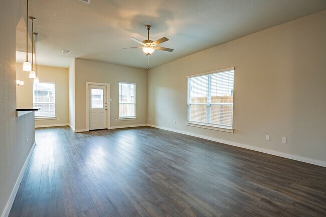 Photo - AVAILABLE NOW! GORGEOUS 4 BEDROOM DUPLEX LOCATED IN MIDLOTHIAN ISD!