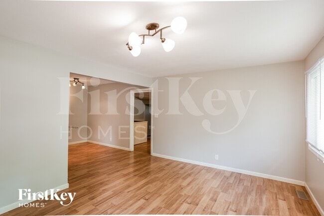 Photo - 10808 Ruckle St