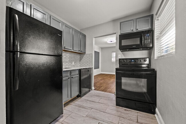 Kitchen - 692 Smith St SW