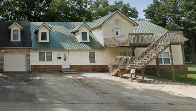 Building Photo - 500 W Chestnut St Unit C