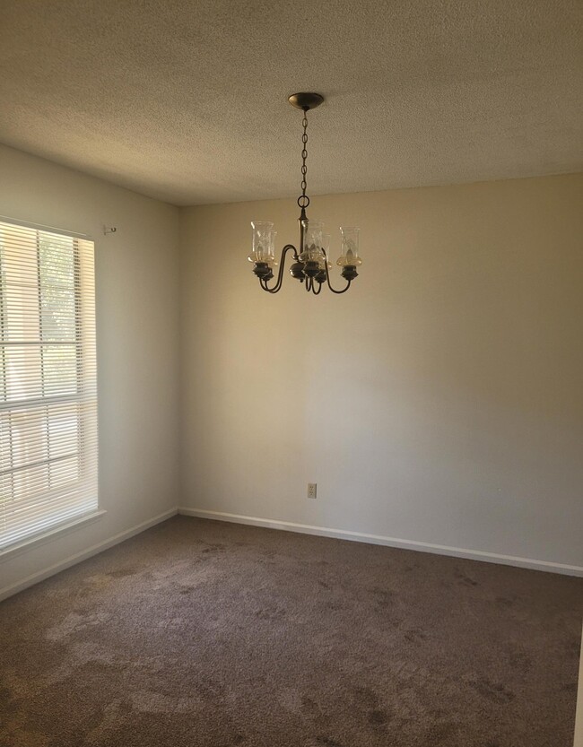 Photo - 608 Aztec Ln