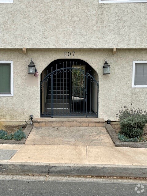 Building Photo - 207 W Marquita Rental