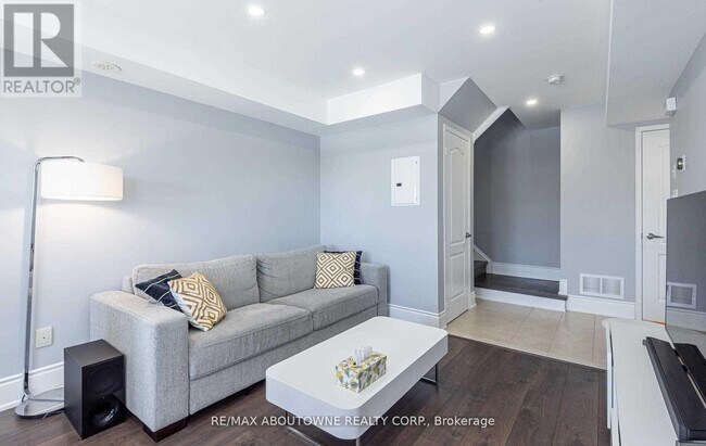 Photo - 8 - 2557 SIXTH LINE