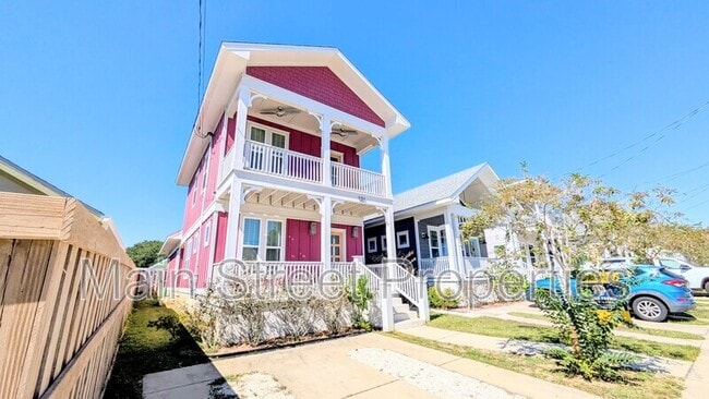Photo - 121 N C St