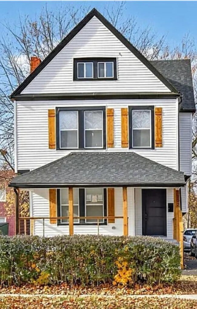 Photo - 2202 E 100th St
