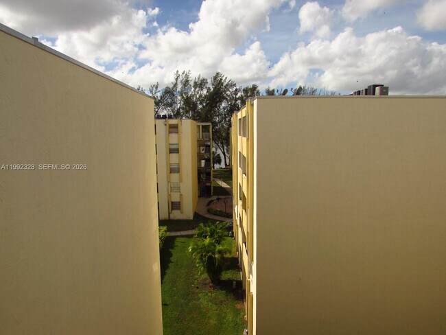 Photo - 10090 NW 80th Ct Unidad 1560