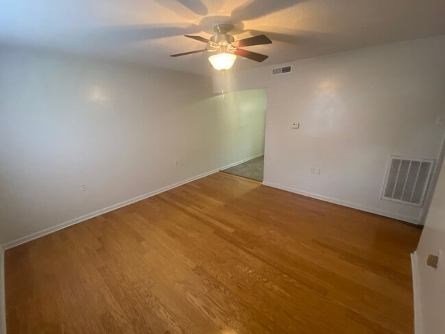 Photo - Adorable Townhouse with All Appliances Near Duke West & Hospital Unit 2010B