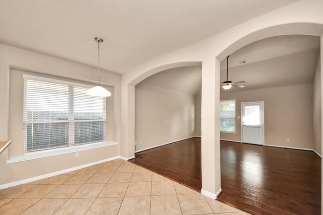 Photo - 3115 Lake Dr