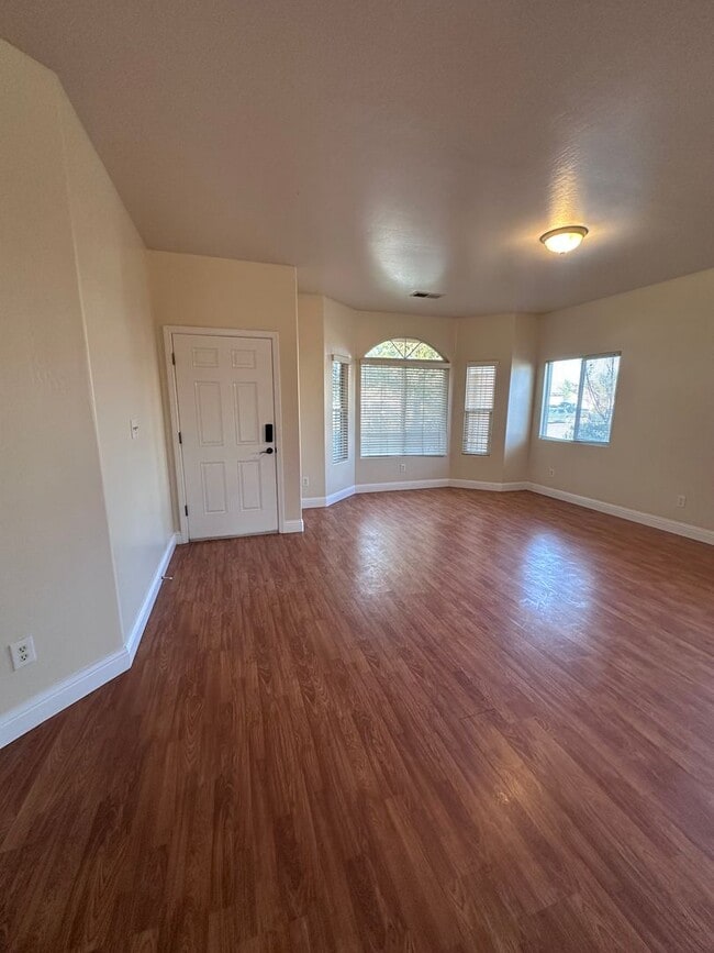 Photo - 615 New Zealand Dr