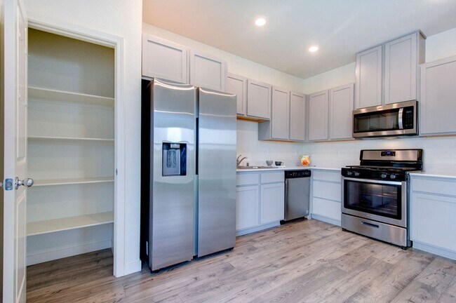 Photo - Terrific 4 bedroom available for rent - Al...