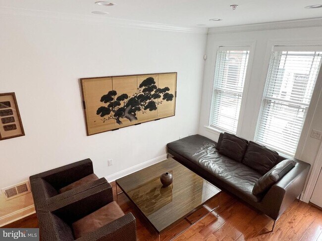 Photo - 2241 Cross St