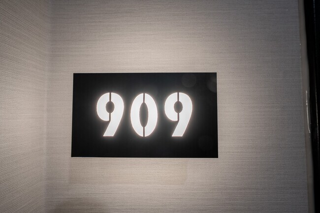 Photo - 1037 The Queensway Unité 909