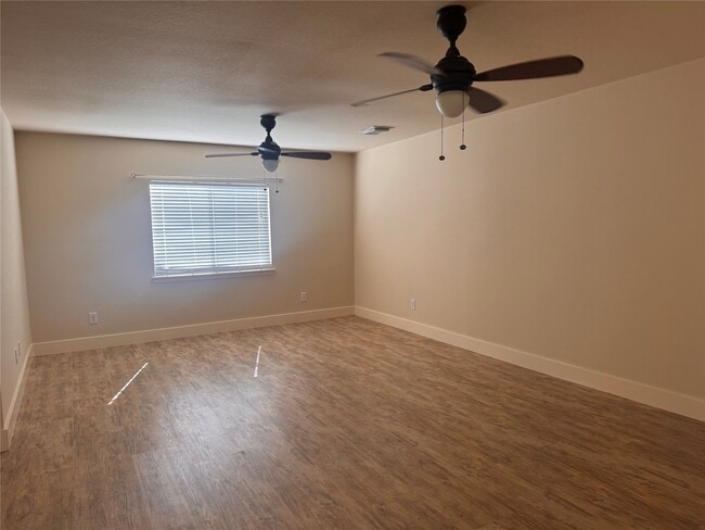 Photo - 6146 Settlers Lake Cir W