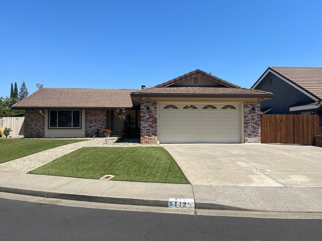 Building Photo - 142 Hillview Dr