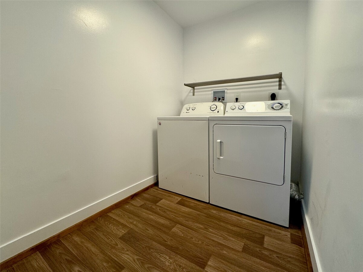 Photo - 2413 Woodhead St