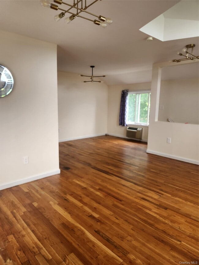 116-23 196th St Unidad 2nd Floor