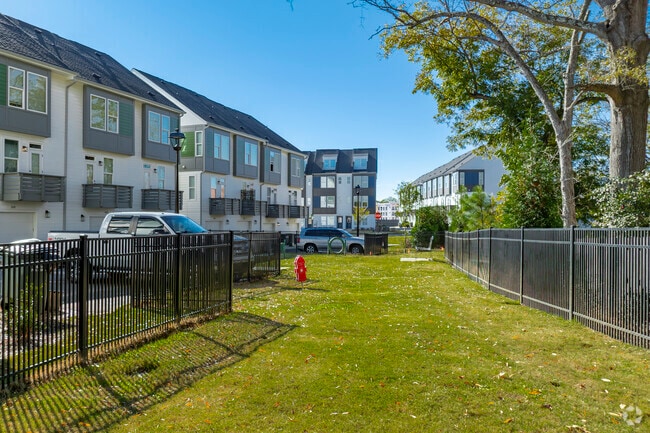 Towns at Eastland - Dogpark