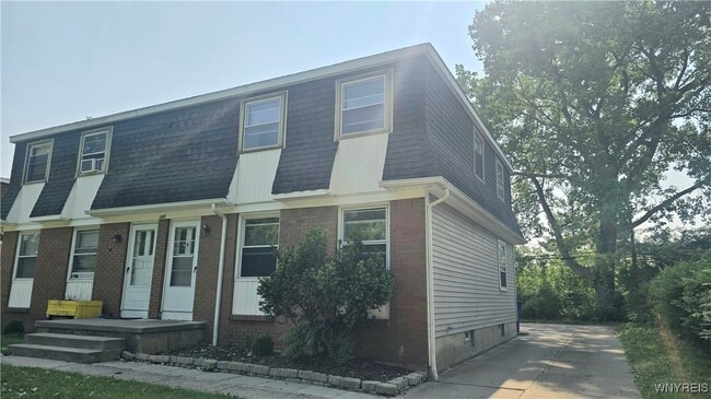 Photo - 185 Fairgreen Dr