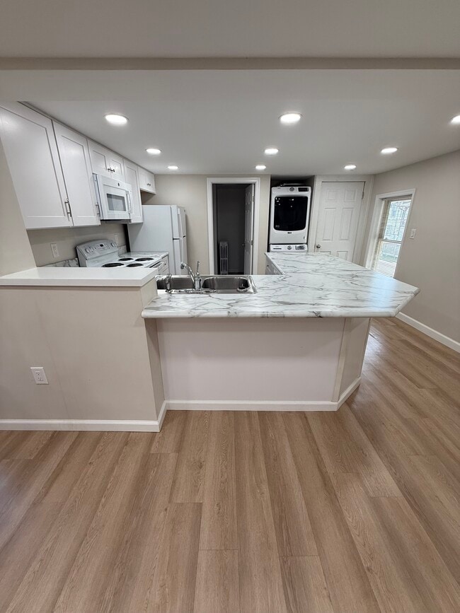 Photo - 312 Park St Apartments Unit 312.5