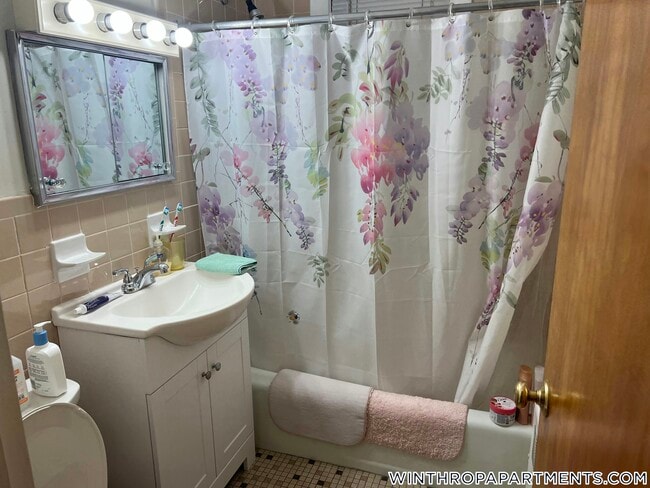 Photo - 90 Winthrop Shore Dr Unidad 14