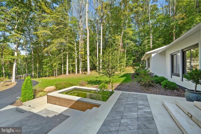 Photo - 7511 Willowbrook Rd
