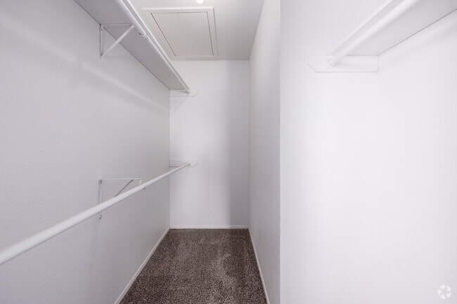 2BR, 2BA - 900SF - Closet