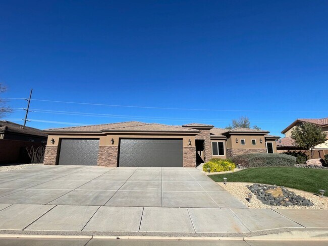 Building Photo - Beautiful Bridal Gate Estates - FIVE CAR GARAGE!!