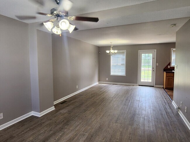 Photo - 4 Bedroom 2.5 Bath Gorgeous Oak Grove Home