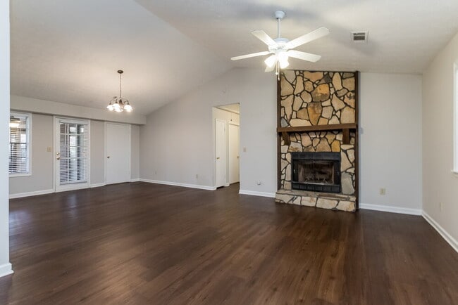 3048 Jonathan Ct SW