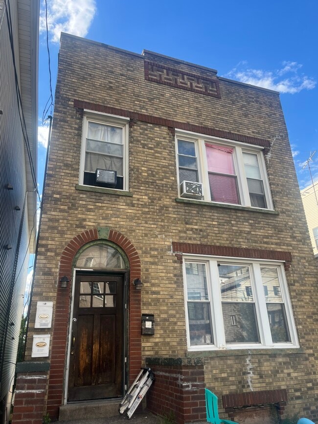Building Photo - 579 Liberty Ave Unit B Rental