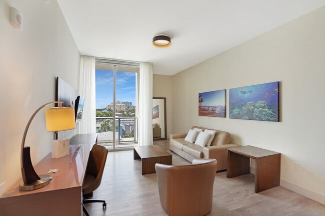 Building Photo - 209 N Ocean Dr Rental