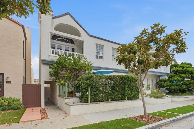 Building Photo - 1530 Miramar Dr Unit 1530 Miramar - Apt 6