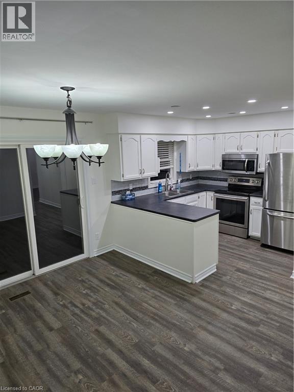 Photo - 446 Springbank Ave