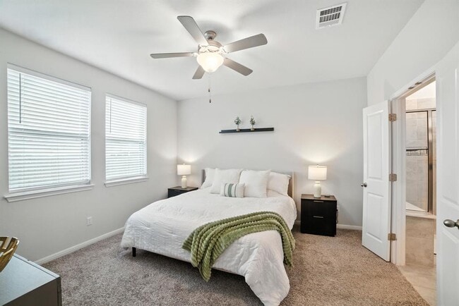 Photo - 324 Mountain Valley St