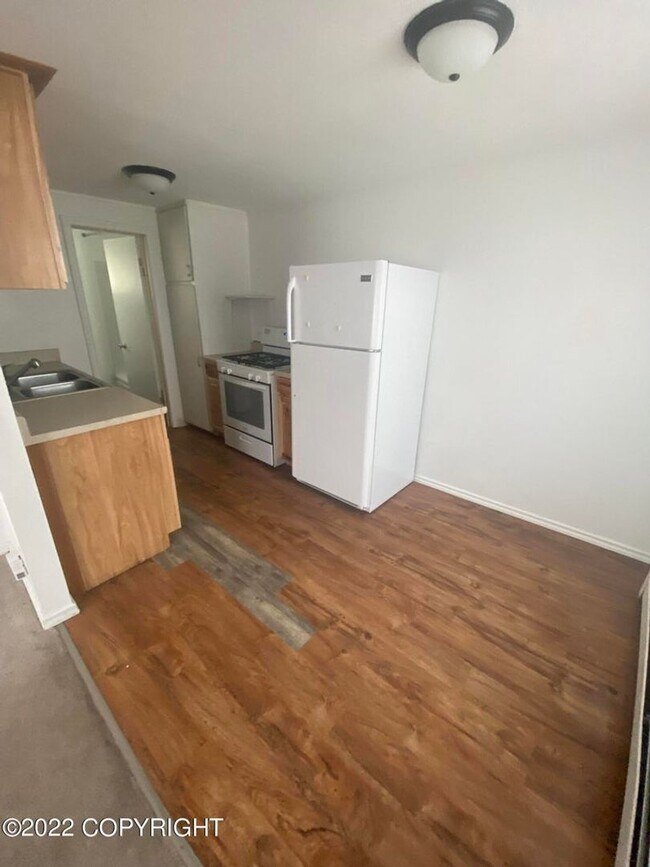 Photo - 700 W 45th Ave Unidad A