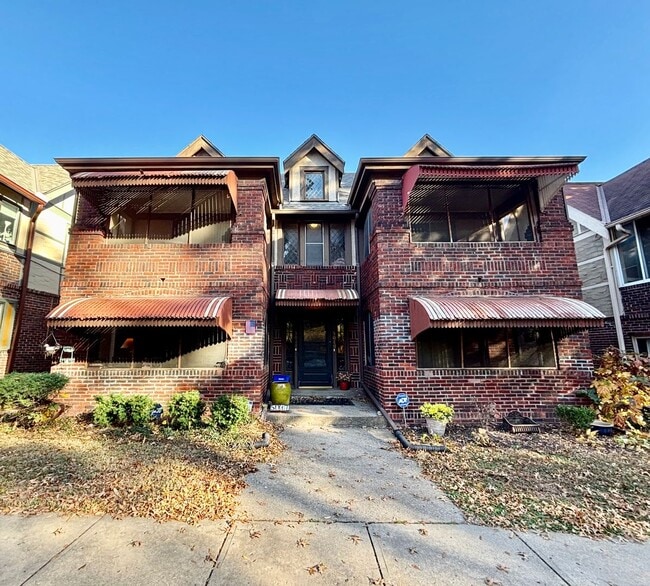 Building Photo - 5017-5019 Wyandotte St Unit 5017-2N