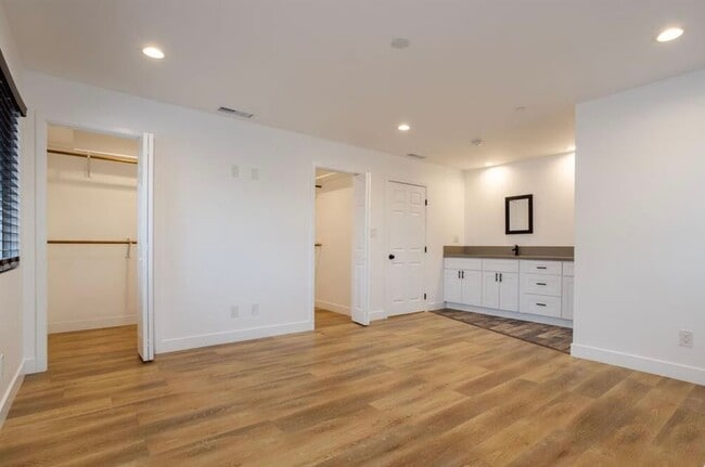 1033 S Bonnie Beach Pl Unidad 1