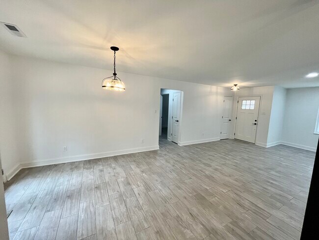 Photo - 2038 Tyvola Rd