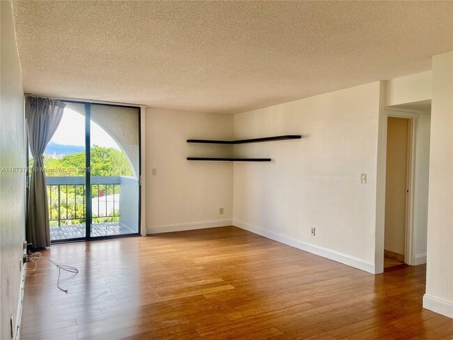 Photo - 2715 Tigertail Ave Unit 604