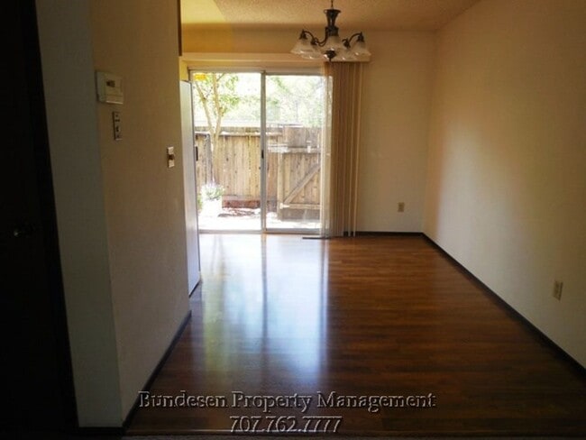 Photo - 1305 Gold Way