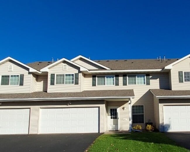 Photo - Nice 3 Bedroom 1.5 Bathroom Townhome in Hu...