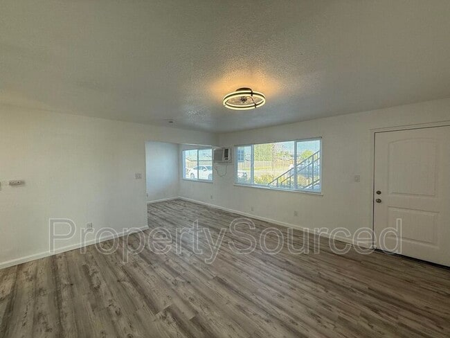 Photo - 911 E H St Unit 2