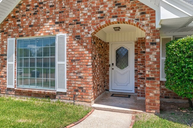 Photo - 1554 Westbury Dr