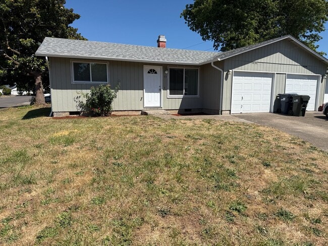 Building Photo - Updated 2 bedroom 1 bathroom dulpex in Springfield!