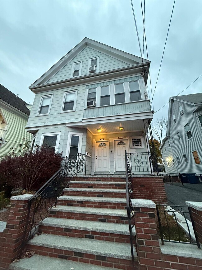 Building Photo - 62A Willow Ave Unit #3 Rental