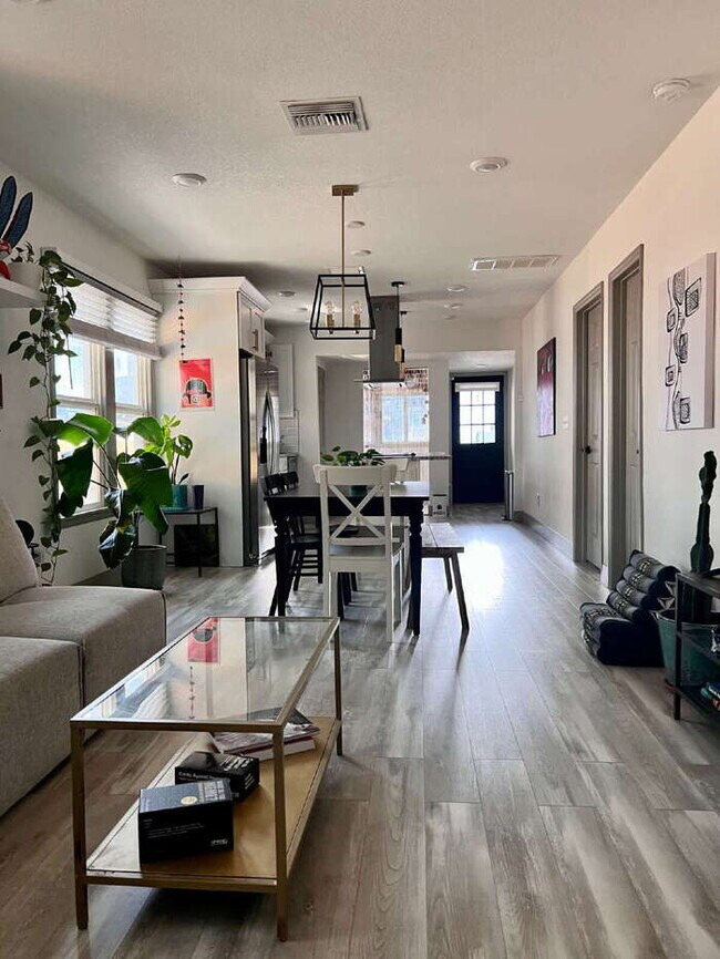 Photo - "Charming 2-Bed, 2-Bath Gem in the Heart of St. Petersburg – 1100 Sq. Ft. of Comfort!"