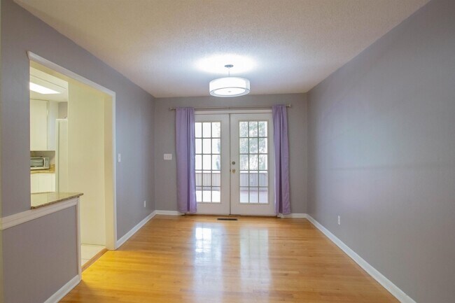 Photo - 2992 Corrib Dr