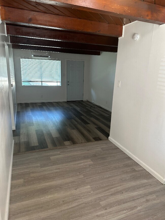 Photo - 590 Denslowe Dr Unit B