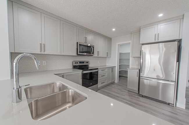 Photo - 1443 Cherniak Way SW