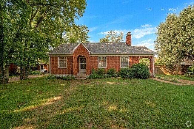 Building Photo - Charming 4BE/2BA home in the fantastic est...